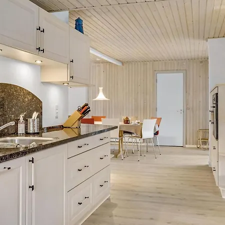 4 Bedroom Lovely In *