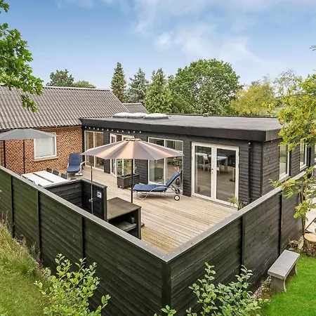 4 Bedroom Lovely In 펜션 Knebel