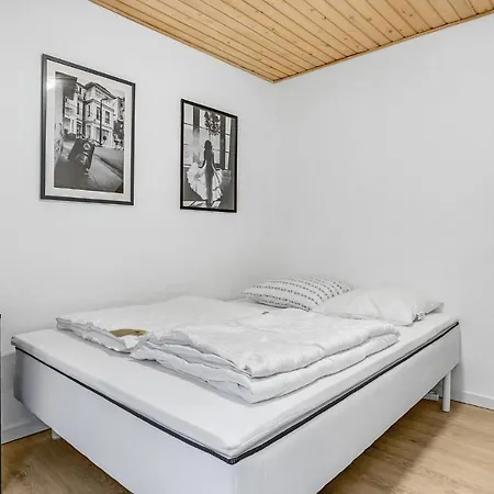 4 Bedroom Lovely In 펜션 Knebel