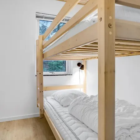 4 Bedroom Lovely In * 克内贝尔
