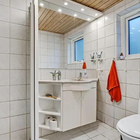 4 Bedroom Lovely In 펜션 *